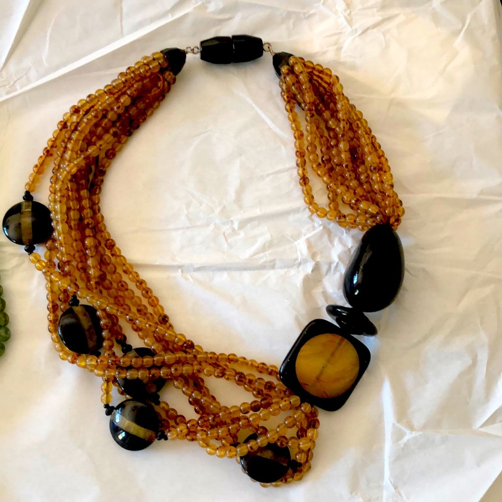 Beautiful vintage costume necklace